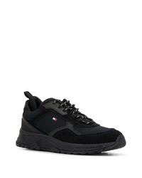 schwarze Sportschuhe von Tommy Hilfiger