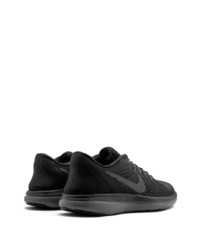 schwarze Sportschuhe von Nike