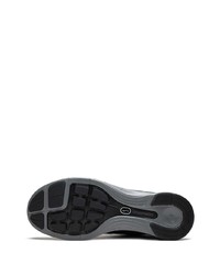 schwarze Sportschuhe von Nike