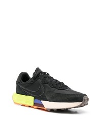 schwarze Sportschuhe von Nike