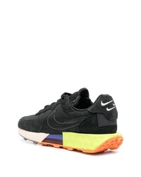 schwarze Sportschuhe von Nike