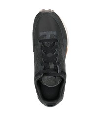 schwarze Sportschuhe von Nike