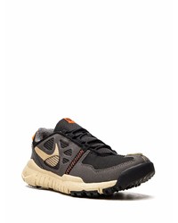 schwarze Sportschuhe von Nike