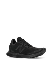 schwarze Sportschuhe von New Balance