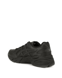 schwarze Sportschuhe von Asics