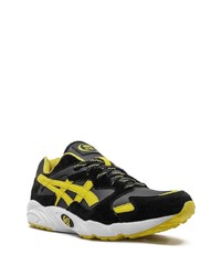 schwarze Sportschuhe von Asics