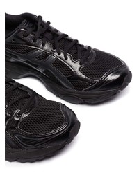 schwarze Sportschuhe von Asics