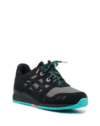 schwarze Sportschuhe von Asics