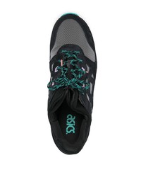 schwarze Sportschuhe von Asics