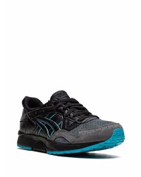 schwarze Sportschuhe von Asics