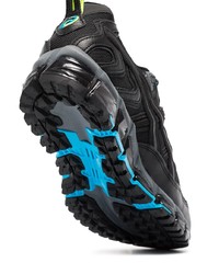 schwarze Sportschuhe von Asics