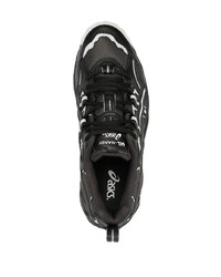 schwarze Sportschuhe von Asics