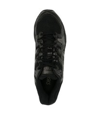 schwarze Sportschuhe von Asics