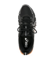 schwarze Sportschuhe von Asics