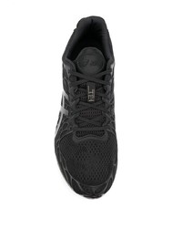 schwarze Sportschuhe von Asics