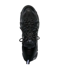 schwarze Sportschuhe von McQ