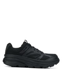 schwarze Sportschuhe von Hoka One One