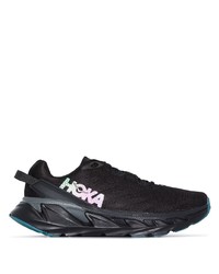 schwarze Sportschuhe von Hoka One One