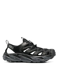 schwarze Sportschuhe von Hoka One One