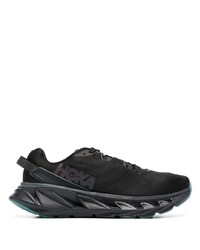 schwarze Sportschuhe von Hoka One One