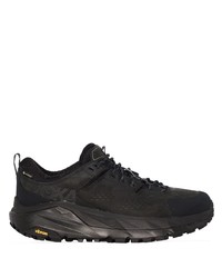 schwarze Sportschuhe von Hoka One One