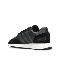 schwarze Sportschuhe von adidas