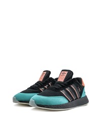 schwarze Sportschuhe von adidas