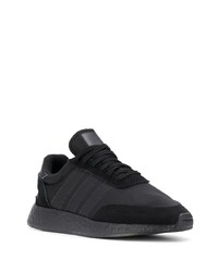 schwarze Sportschuhe von adidas