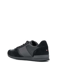 schwarze Sportschuhe von Tommy Hilfiger