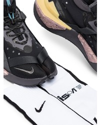 schwarze Sportschuhe von Nike