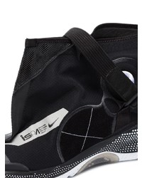 schwarze Sportschuhe von Nike