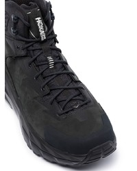 schwarze Sportschuhe von Hoka One One