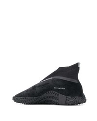 schwarze Sportschuhe von adidas