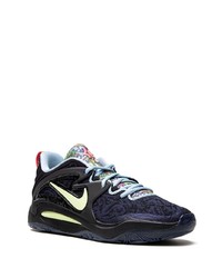 schwarze Sportschuhe von Nike