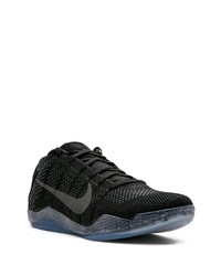 schwarze Sportschuhe von Nike