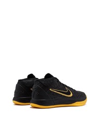 schwarze Sportschuhe von Nike