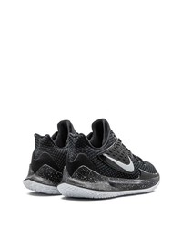 schwarze Sportschuhe von Nike