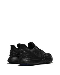 schwarze Sportschuhe von Nike