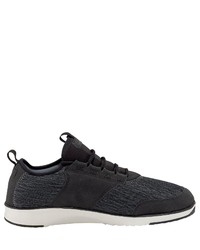 schwarze Sportschuhe von Lacoste