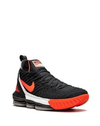 schwarze Sportschuhe von Nike