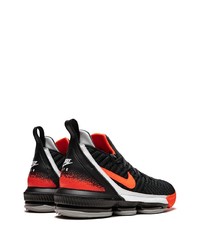 schwarze Sportschuhe von Nike