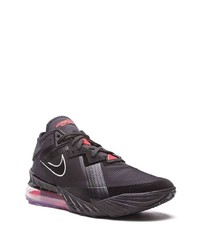 schwarze Sportschuhe von Nike