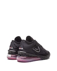 schwarze Sportschuhe von Nike