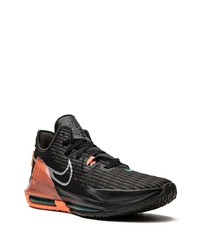 schwarze Sportschuhe von Nike