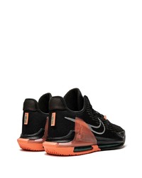 schwarze Sportschuhe von Nike