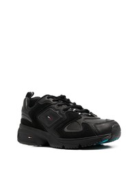 schwarze Sportschuhe von Tommy Jeans