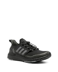 schwarze Sportschuhe von adidas