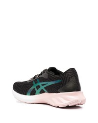 schwarze Sportschuhe von Asics