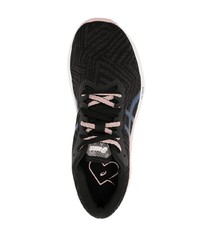 schwarze Sportschuhe von Asics