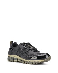 schwarze Sportschuhe von Asics